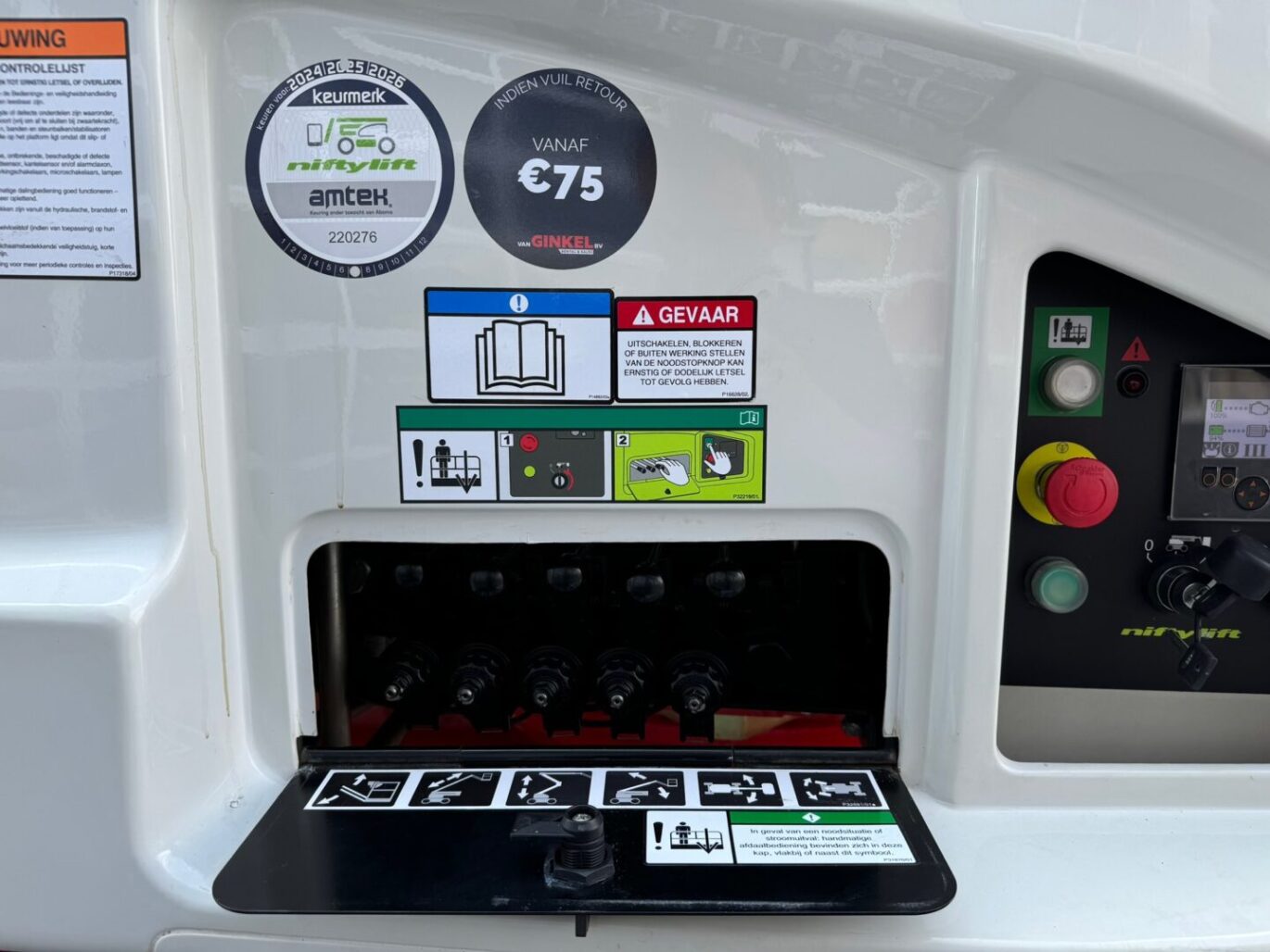 ED06C416 A05C 4AB7 A150 AEB361229AF4